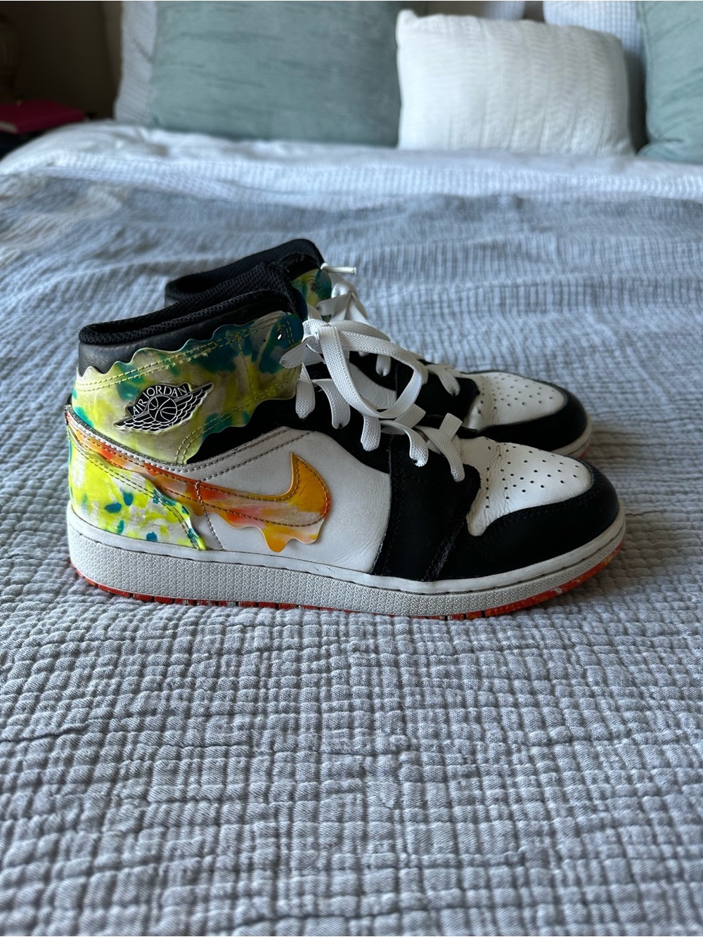Nike Air Jordan 1 Mid SE Paint Drip Sneakers Youth 6Y Women’s 7.5 Multicolor